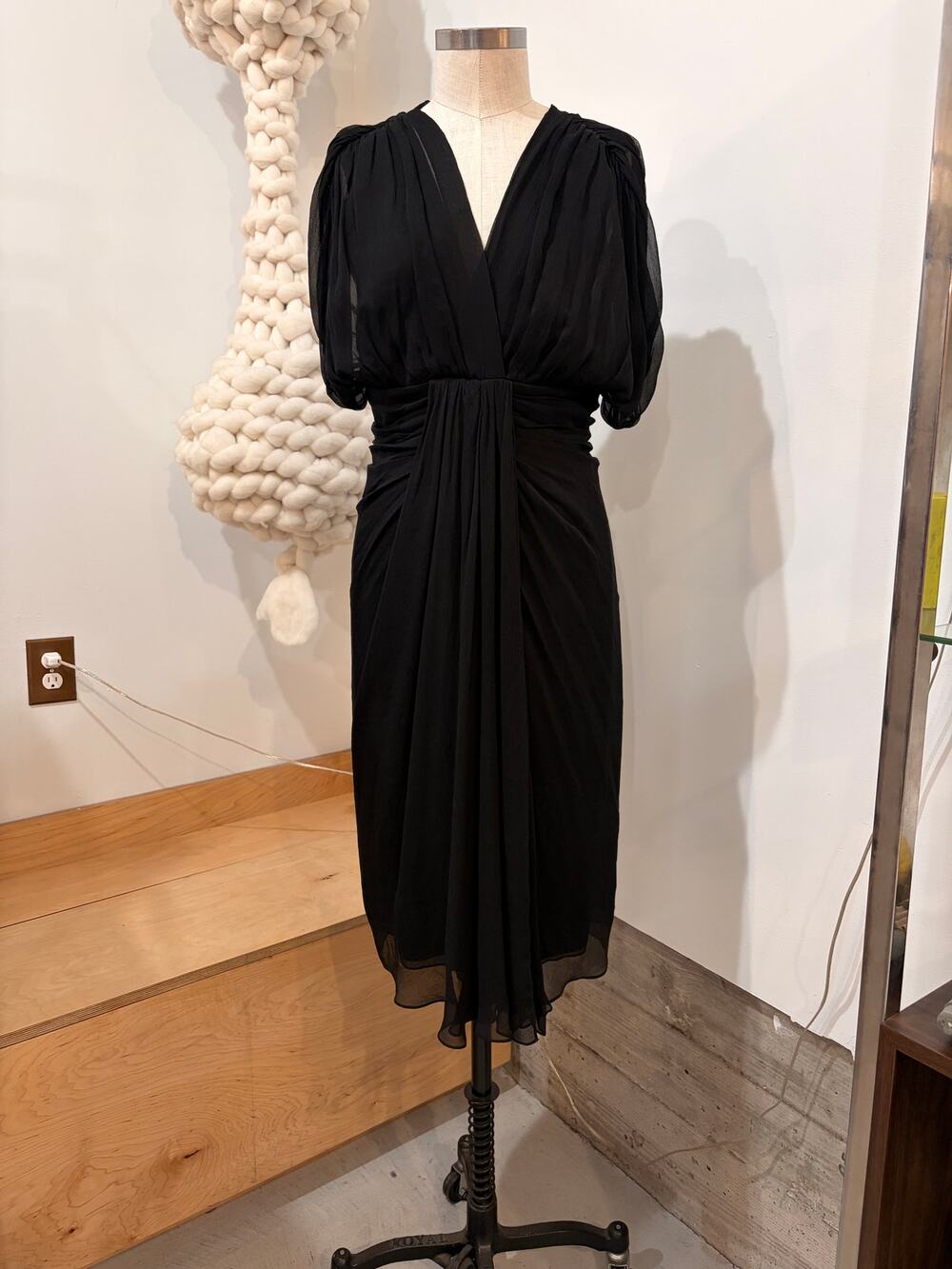 Diane von Furstenberg Vintage Black Silk Chiffon Blouson Dress (10) Ruched Front